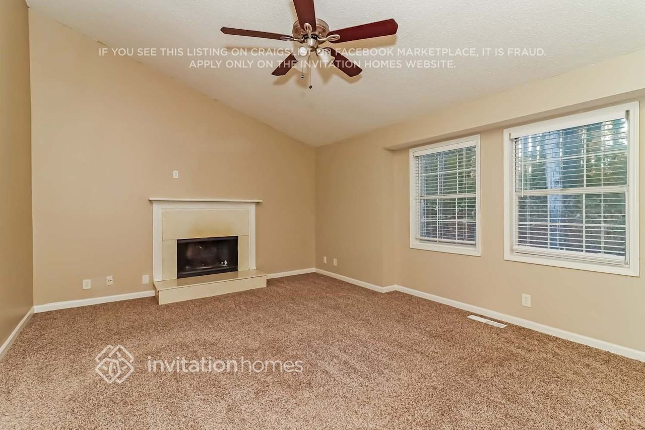 1965 Sandcreek Dr Sw - Photo 4 of 18