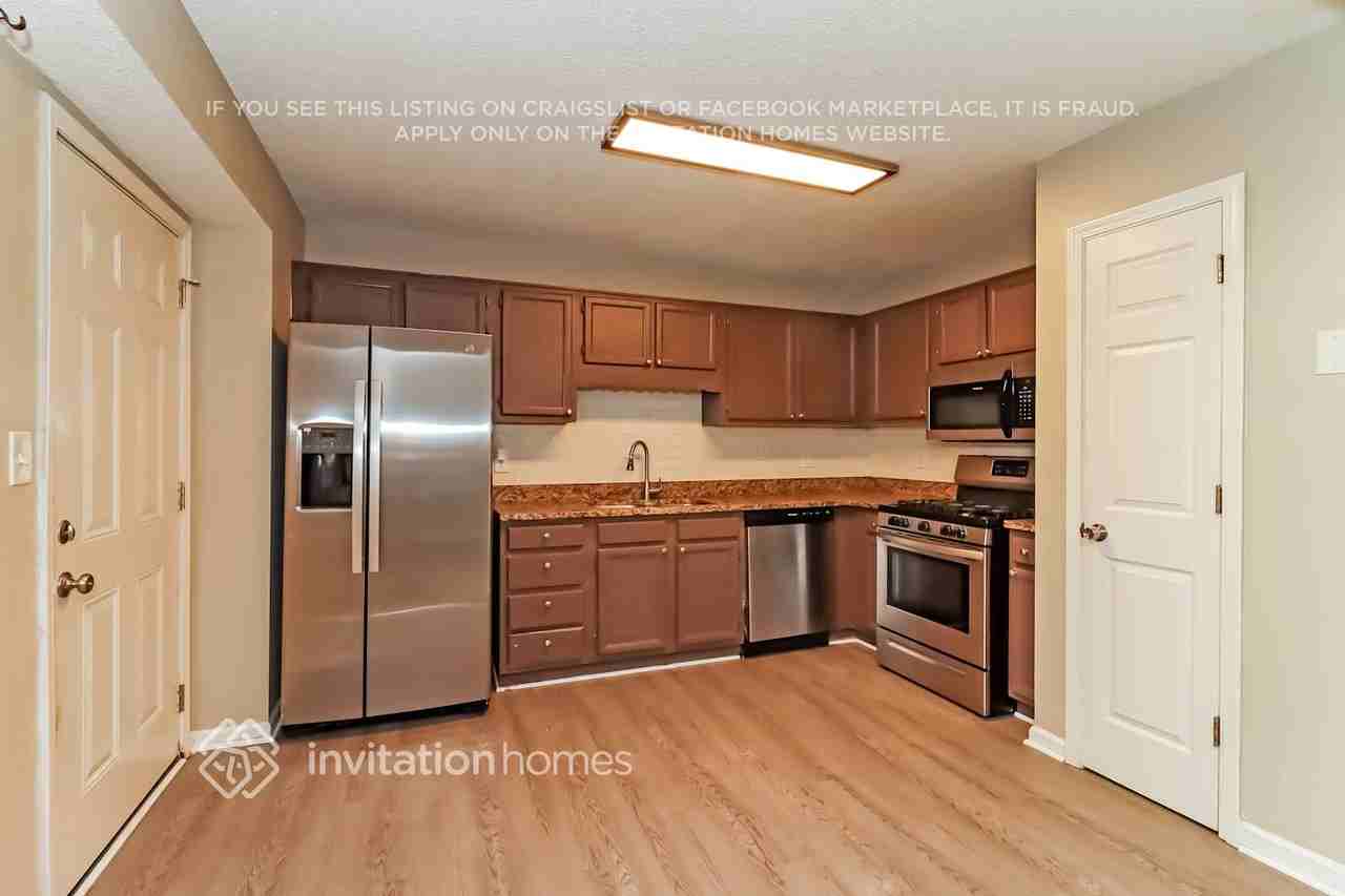 1965 Sandcreek Dr Sw - Photo 6 of 18