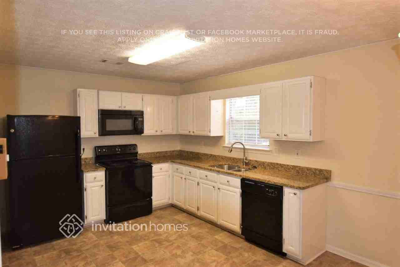 4324 Saddlecreek Ct - Photo 4 of 12