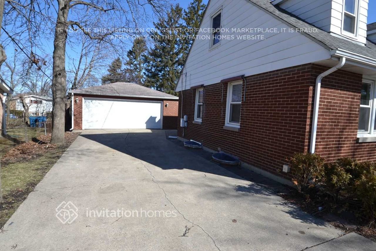 1111 Brookwood St - Photo 2 of 11