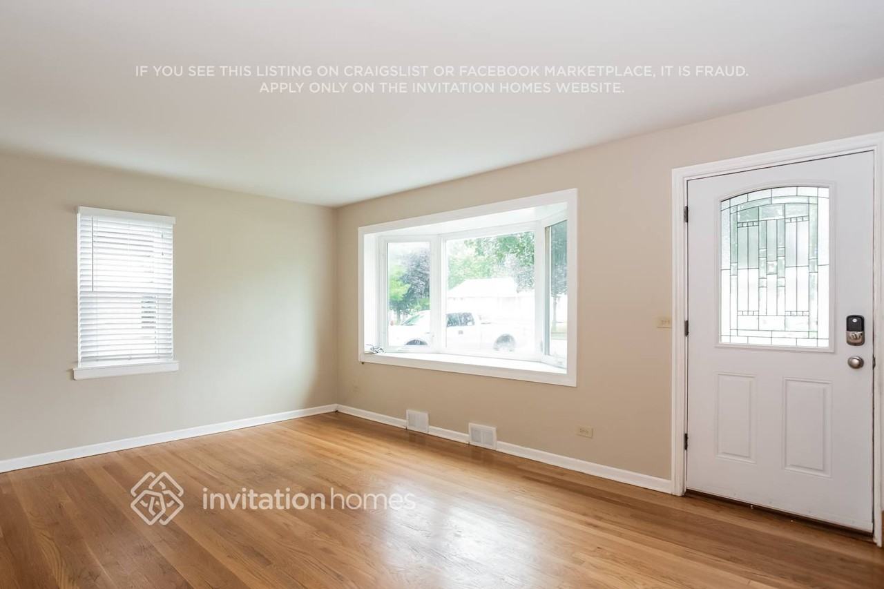 1111 Brookwood St - Photo 3 of 11