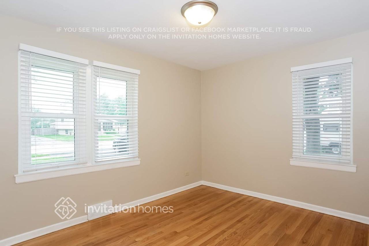 1111 Brookwood St - Photo 4 of 11