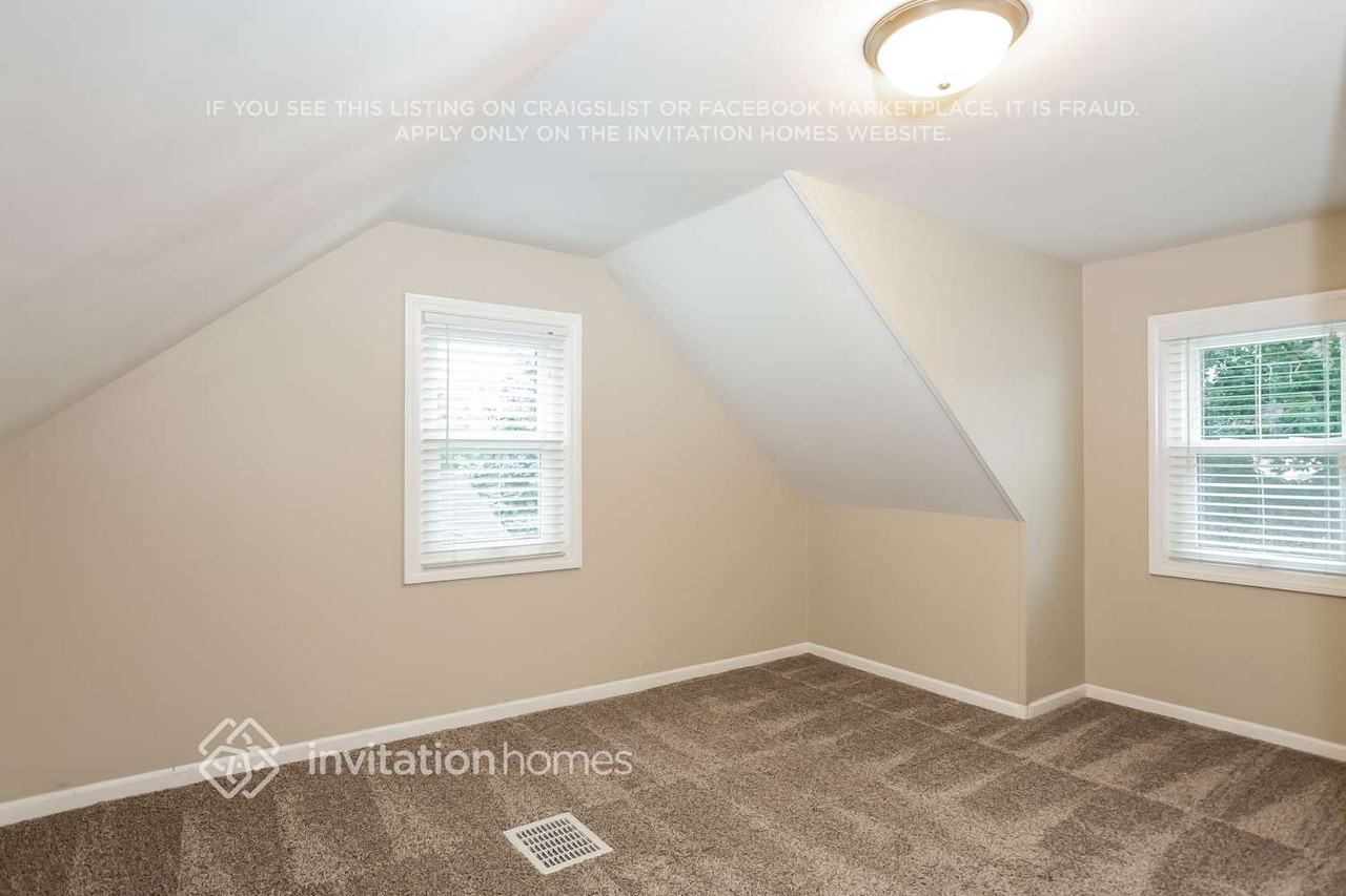 1111 Brookwood St - Photo 6 of 11