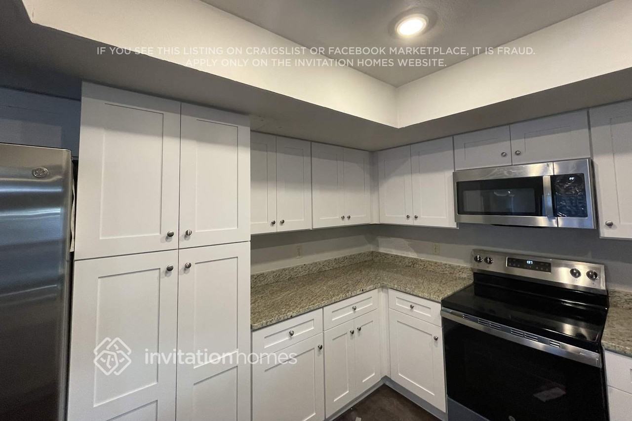 3223 Pine Club Dr - Photo 3 of 9