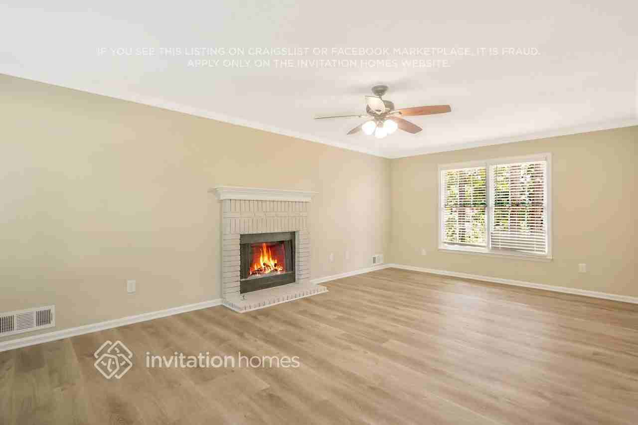 300 Birch Creek Cir - Photo 2 of 23