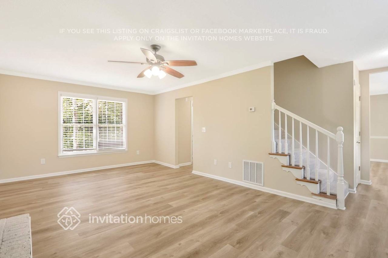 300 Birch Creek Cir - Photo 4 of 23