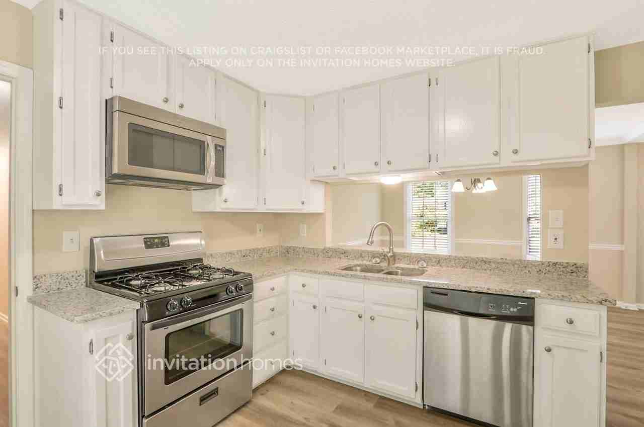 300 Birch Creek Cir - Photo 6 of 23