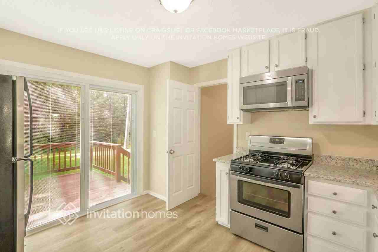 300 Birch Creek Cir - Photo 7 of 23