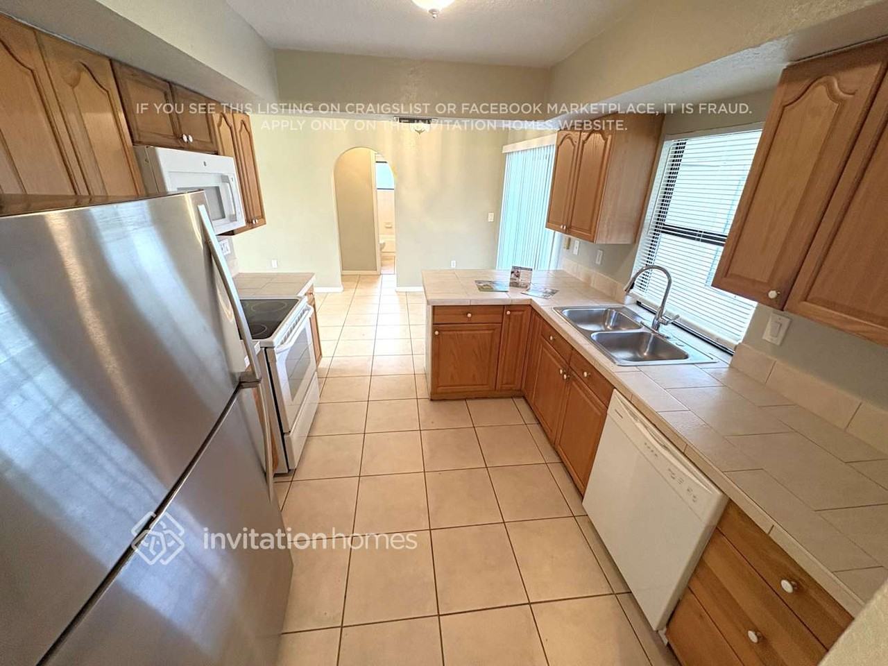 1132 Capricorn Blvd - Photo 3 of 10