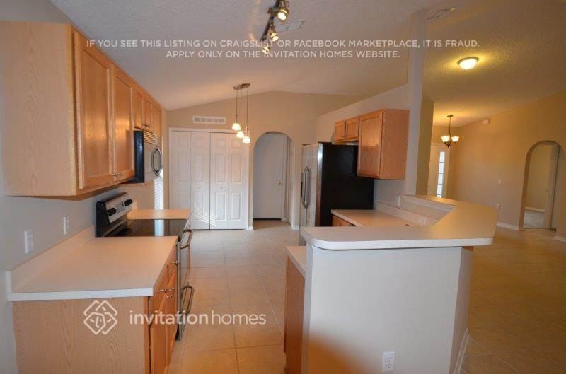 4118 Half Moon Cir - Photo 3 of 12