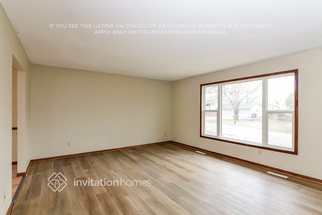 2601 E 121st St - Photo 6 of 18