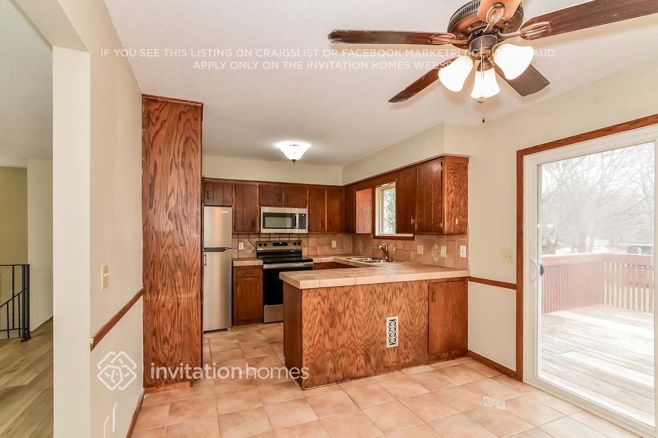 2601 E 121st St - Photo 7 of 18