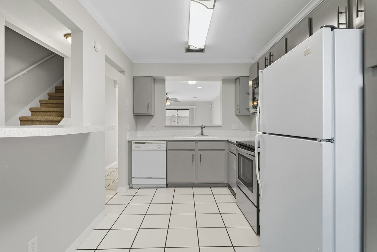 205 Arbor Cir #1 - Photo 3 of 9