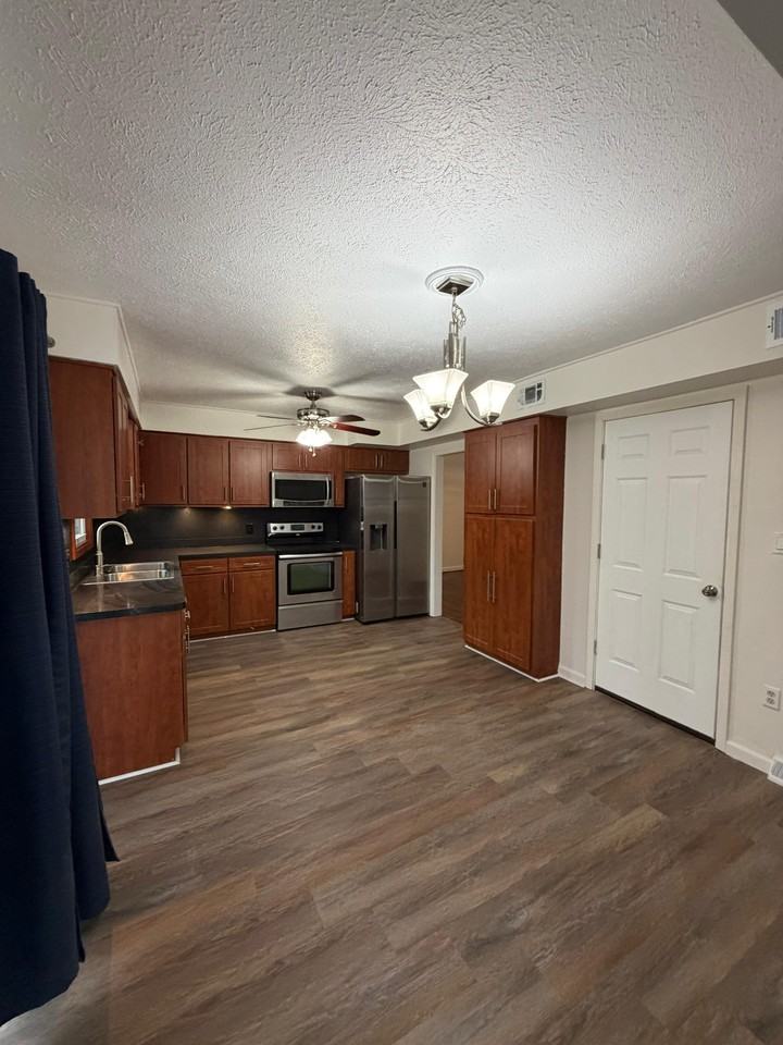 777 Mannering Rd #1 - Photo 5 of 16