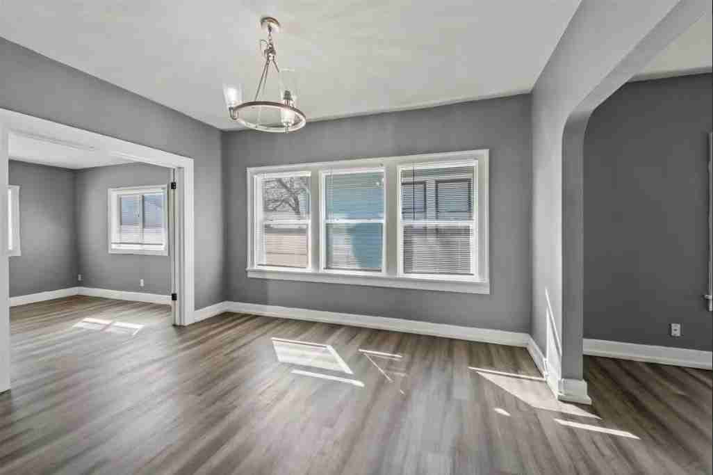 409 N Temple Ave #1 - Photo 4 of 16