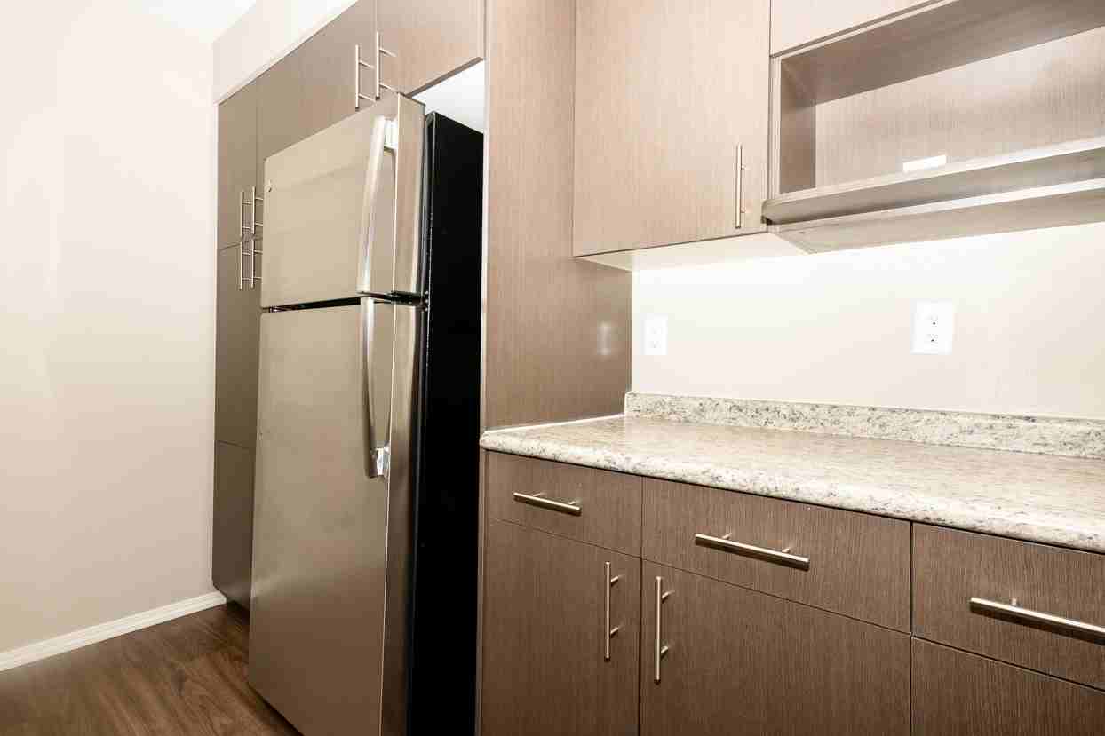 2331 Pembina Highway - Photo 3 of 39