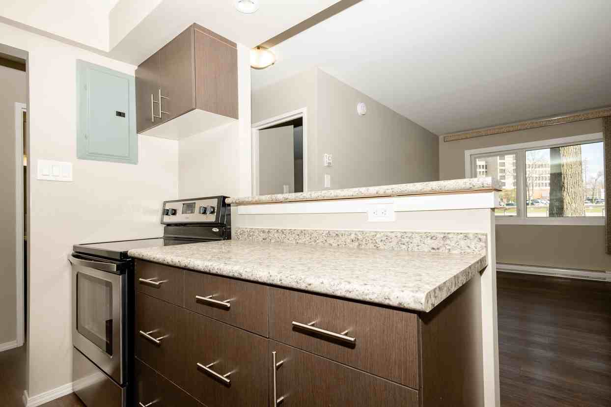 2331 Pembina Highway - Photo 4 of 39