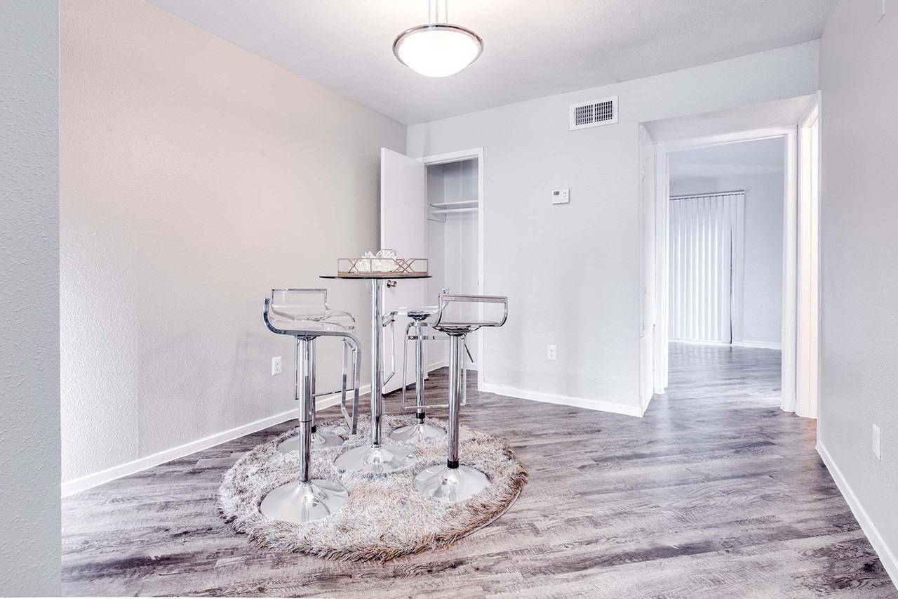 Bay Oaks - Photo 4 of 36