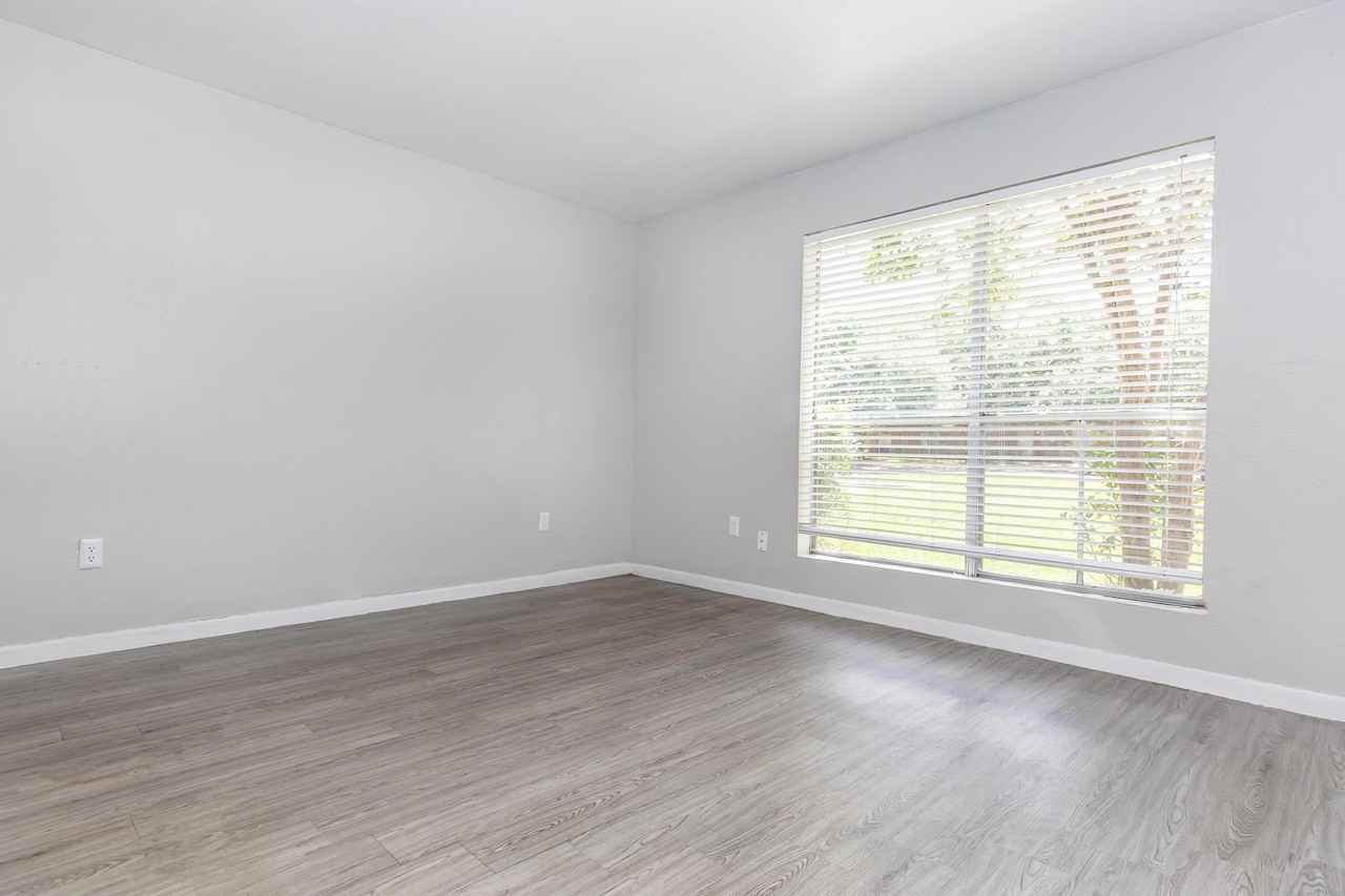 Bay Oaks - Photo 5 of 36