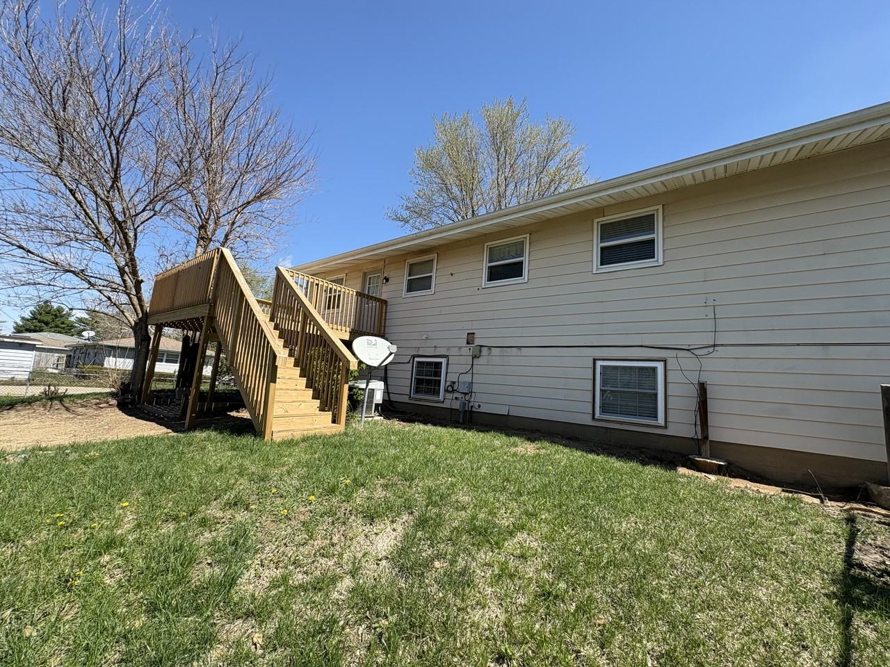 201 Saint Marks Drive - Photo 5 of 27