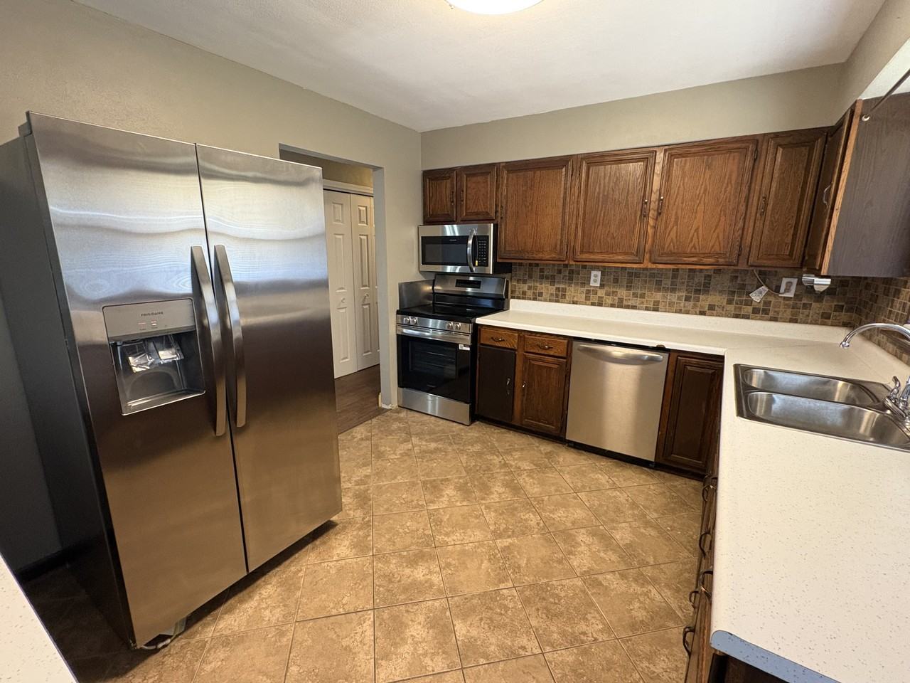 201 Saint Marks Drive - Photo 7 of 27