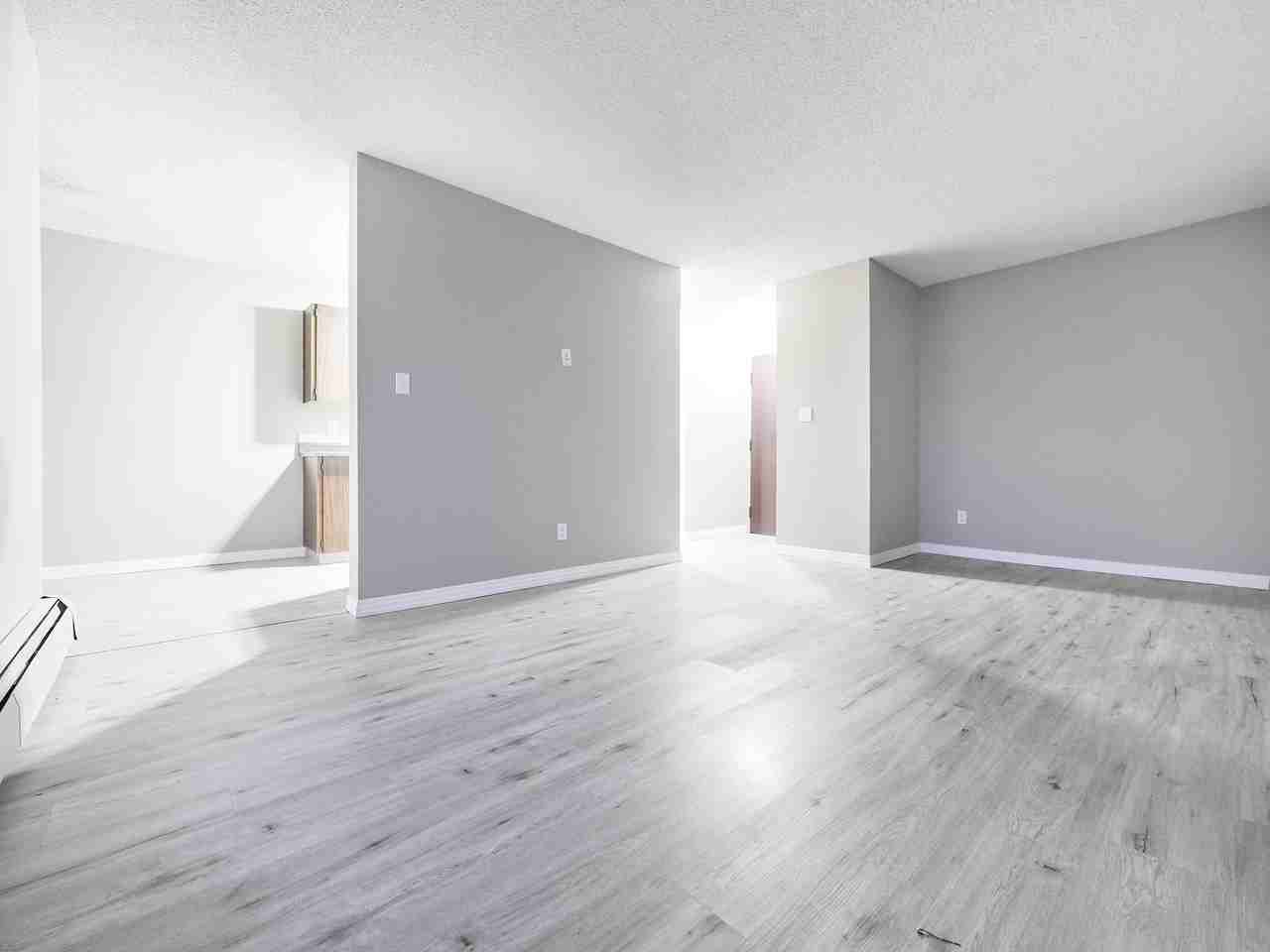 Richmond Arms Apartments - Photo 2 of 8