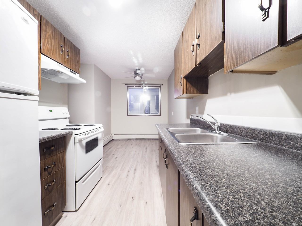 Richmond Arms Apartments - Photo 3 of 8