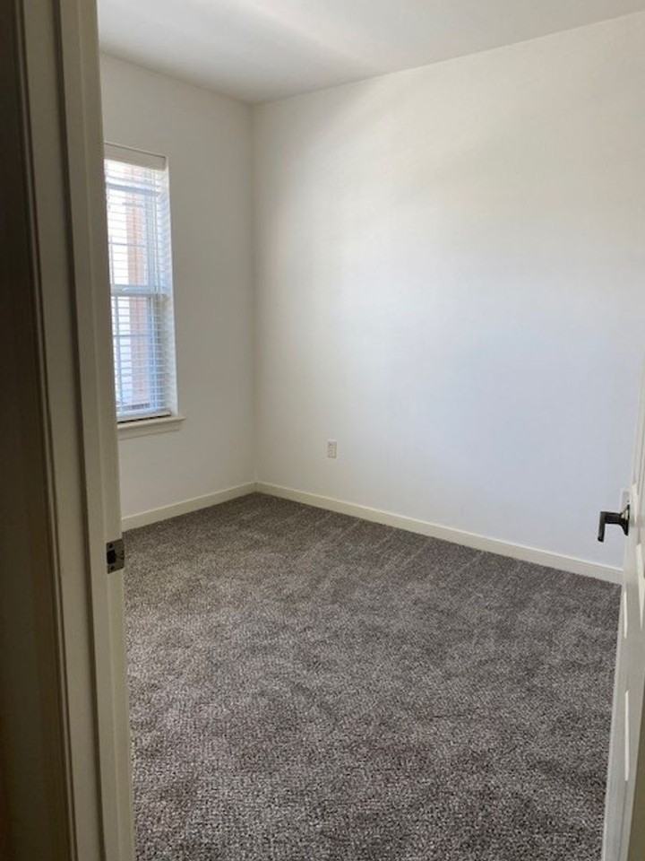 4041 Deerfield Cmns - Photo 3 of 8