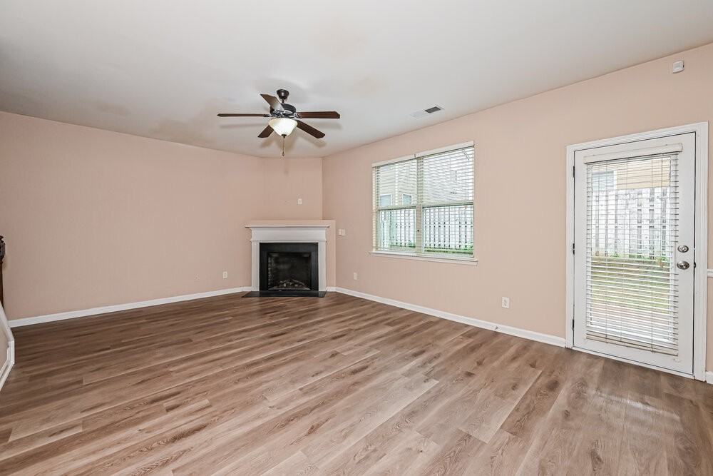 3858 Humber Ct - Photo 4 of 17