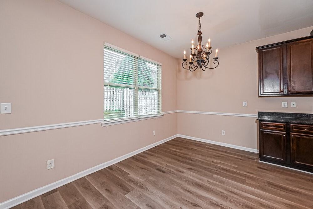3858 Humber Ct - Photo 6 of 17