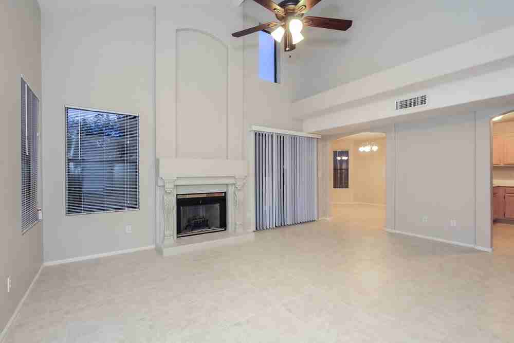 2319 E Taro Ln - Photo 2 of 15