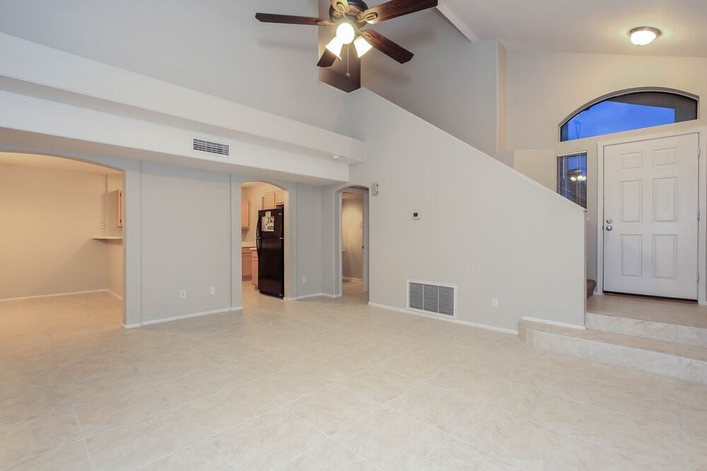 2319 E Taro Ln - Photo 3 of 15