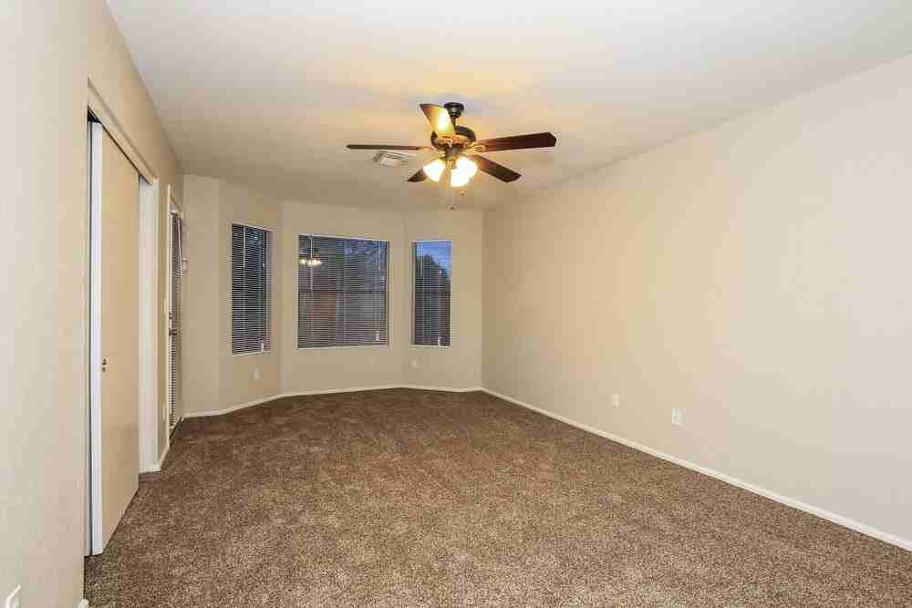 2319 E Taro Ln - Photo 5 of 15