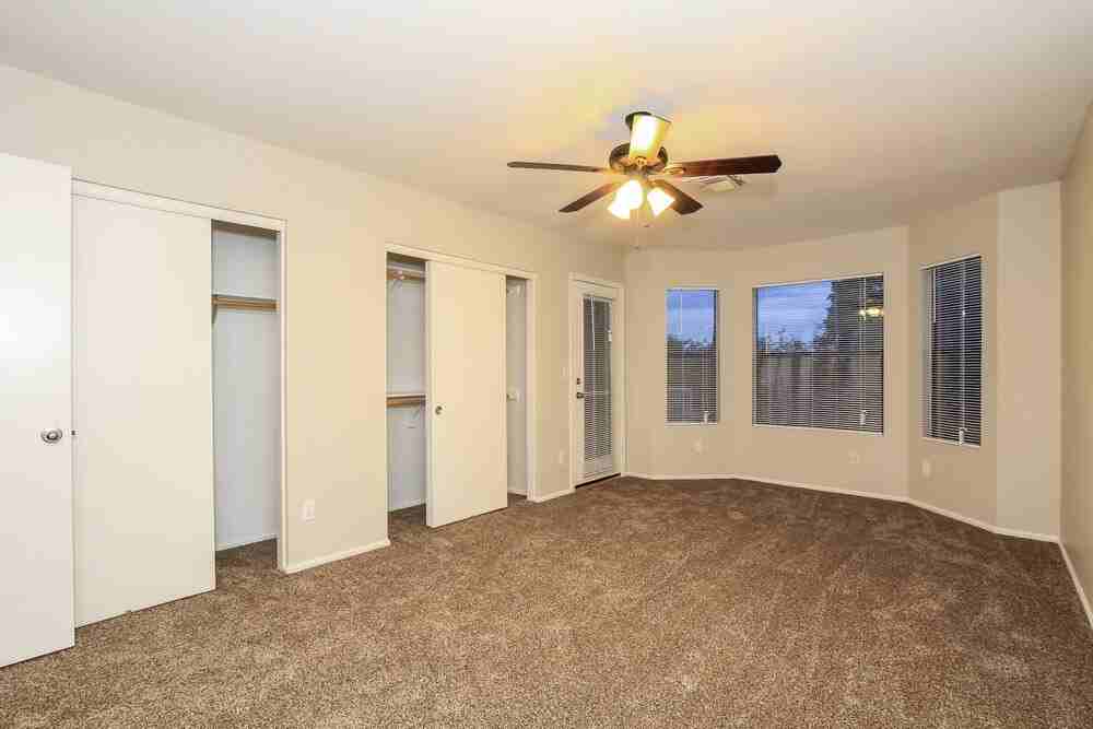 2319 E Taro Ln - Photo 6 of 15