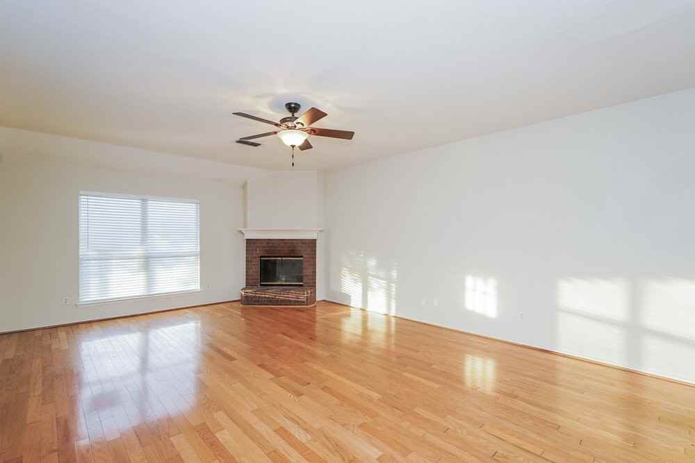1101 Marcia Ln - Photo 3 of 16