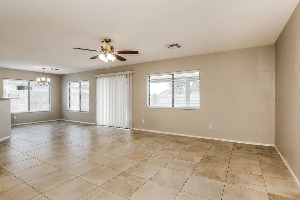 2255 E Parkside Ln - Photo 4 of 17