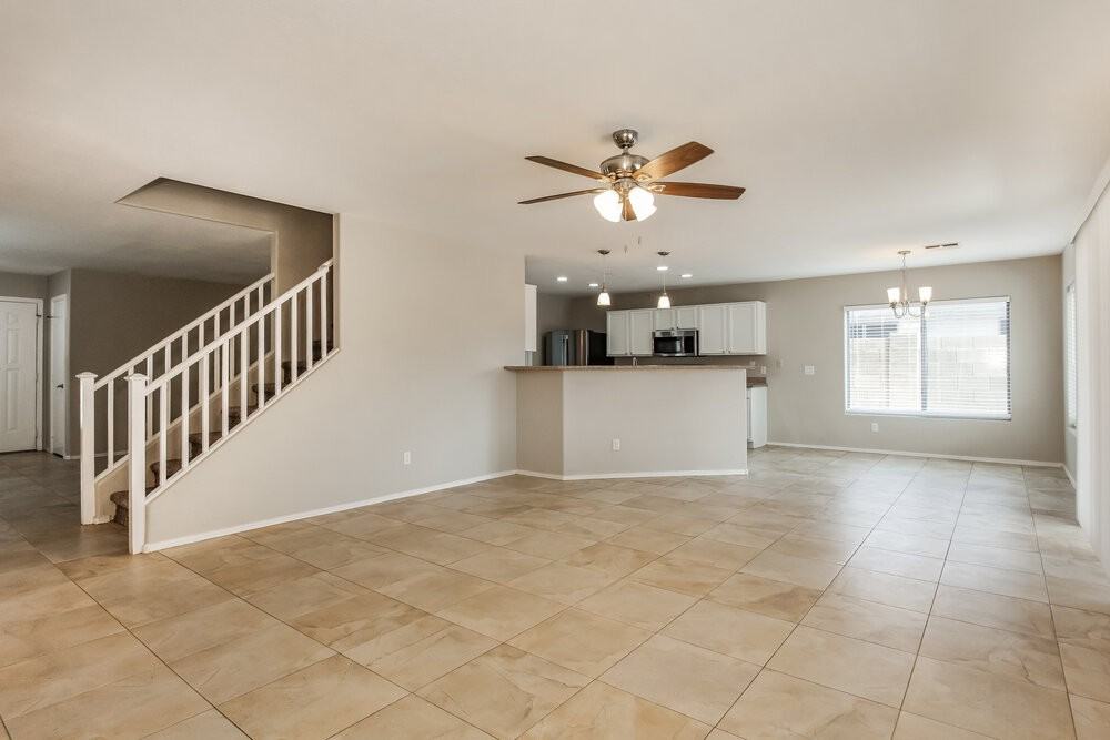 2255 E Parkside Ln - Photo 5 of 17