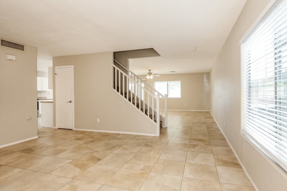 2255 E Parkside Ln - Photo 6 of 17