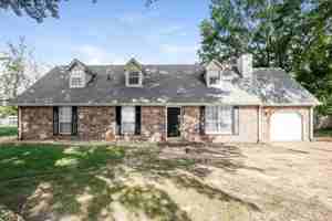 featured image of 209 Lexington Dr