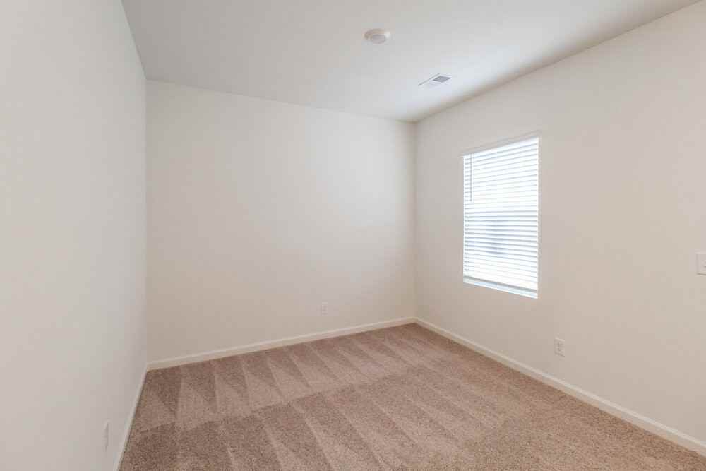 7546 Saffron Ave - Photo 5 of 17