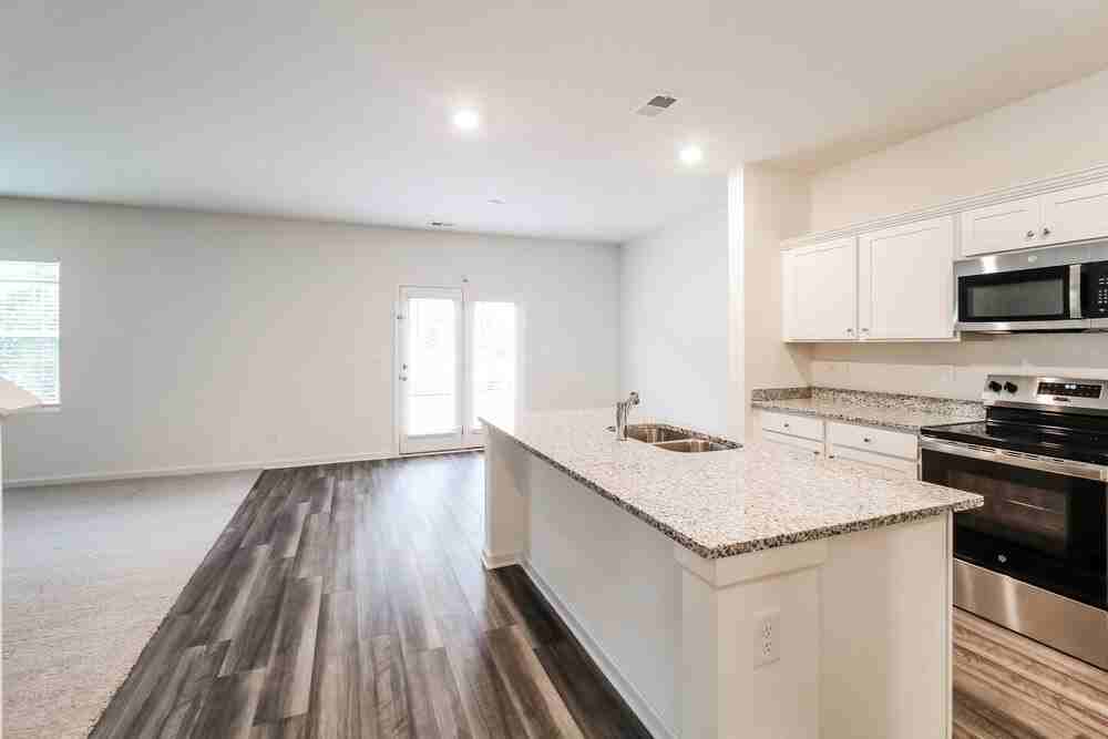 7546 Saffron Ave - Photo 6 of 17