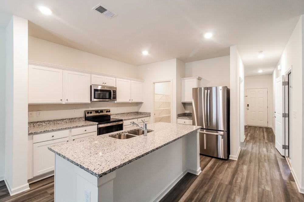 7546 Saffron Ave - Photo 7 of 17