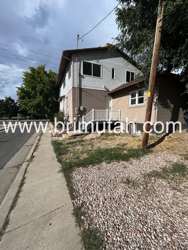 254 E St - Photo 2 of 26