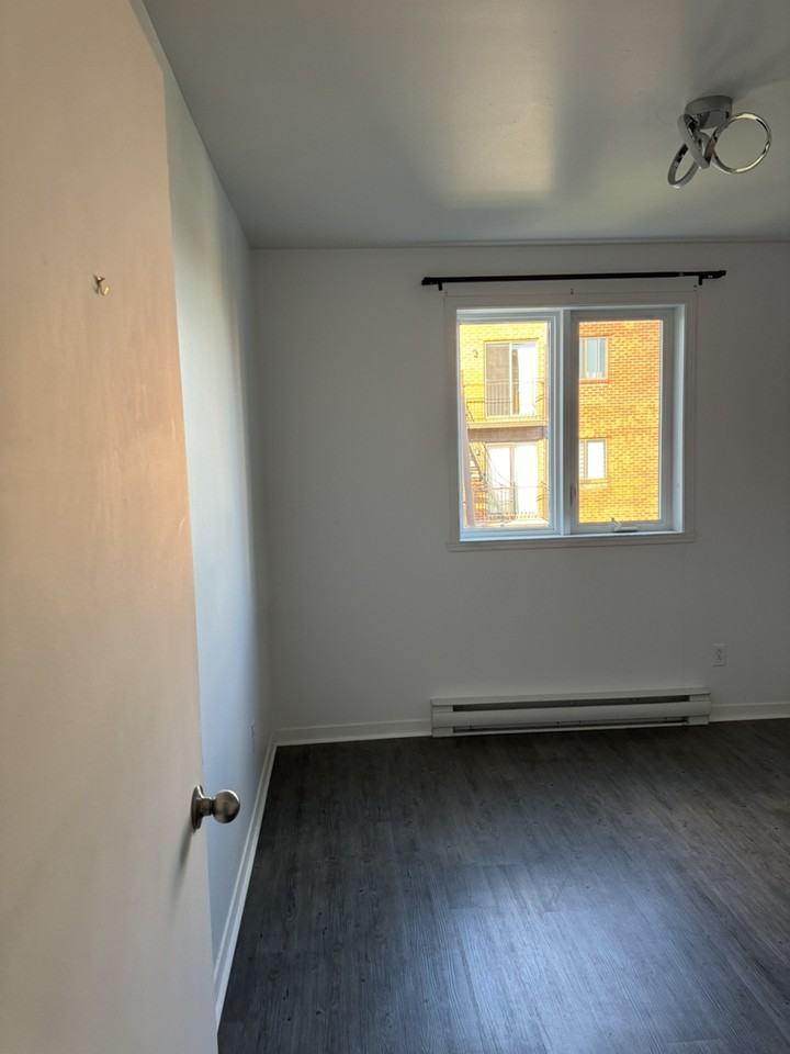 2375 Rue Henri-Cyr - Photo 6 of 11