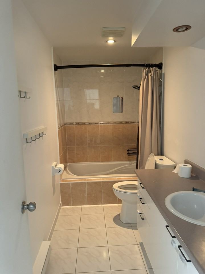 2375 Rue Henri-Cyr - Photo 7 of 11