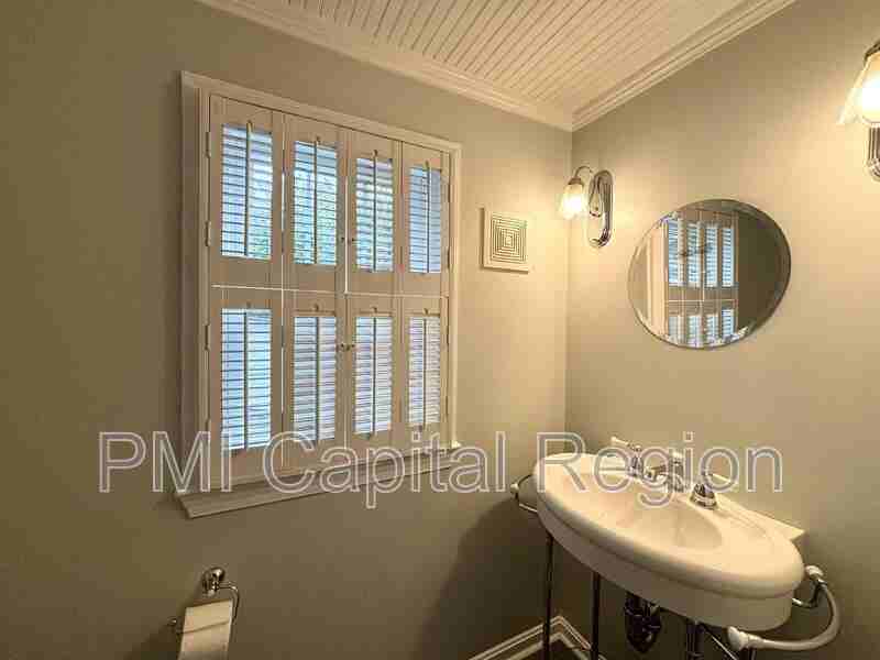 8901 Seneca Ln - Photo 5 of 24