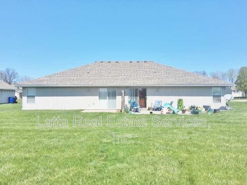 1035 Nw Willow Dr - Photo 2 of 13