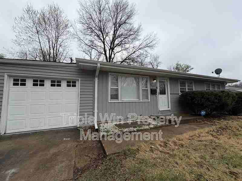 914 Hutton Pl - Photo 2 of 21