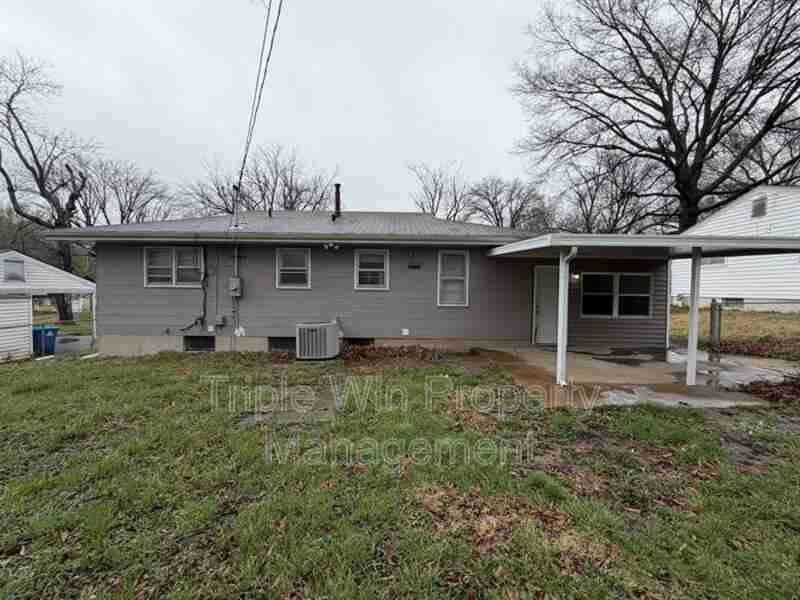 914 Hutton Pl - Photo 3 of 21