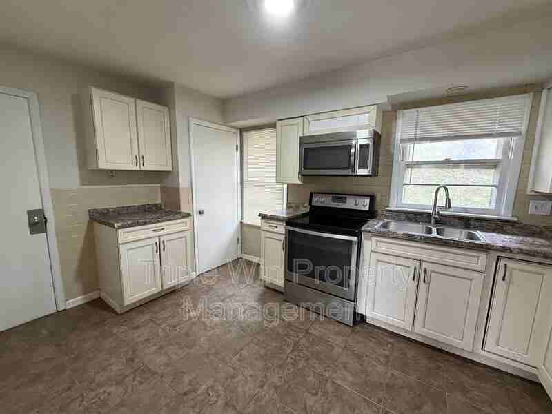 914 Hutton Pl - Photo 6 of 21